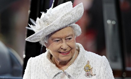 British Queen urges Scots to think carefully about future - ảnh 1